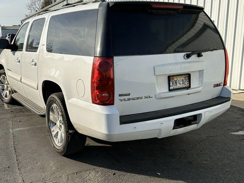 Used 2007 GMC Yukon XL SLT w/ SLT Preferred Equipment Group image 5
