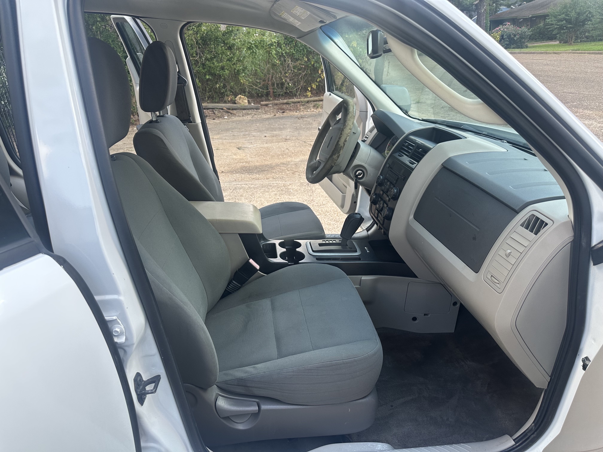 Used 2011 Ford Escape XLS w/ 102A Rapid Spec Order Code FWD image 9