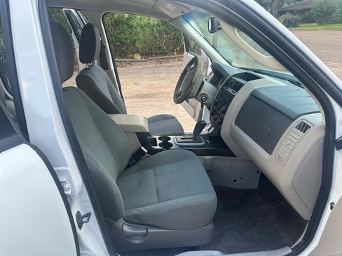 Used 2011 Ford Escape XLS w/ 102A Rapid Spec Order Code FWD image 9