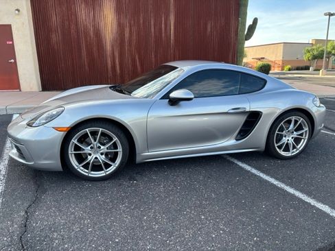 Used 2017 Porsche 718 Cayman RWD image 5