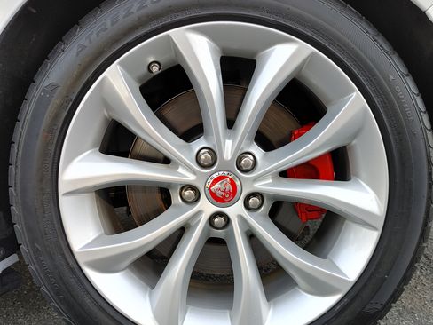 Used 2019 Jaguar XF Premium image 13