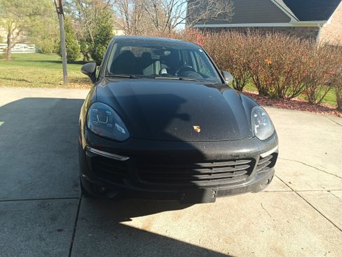 Used 2016 Porsche Cayenne S image 5