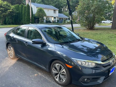 Used 2018 Honda Civic EX-T image 1