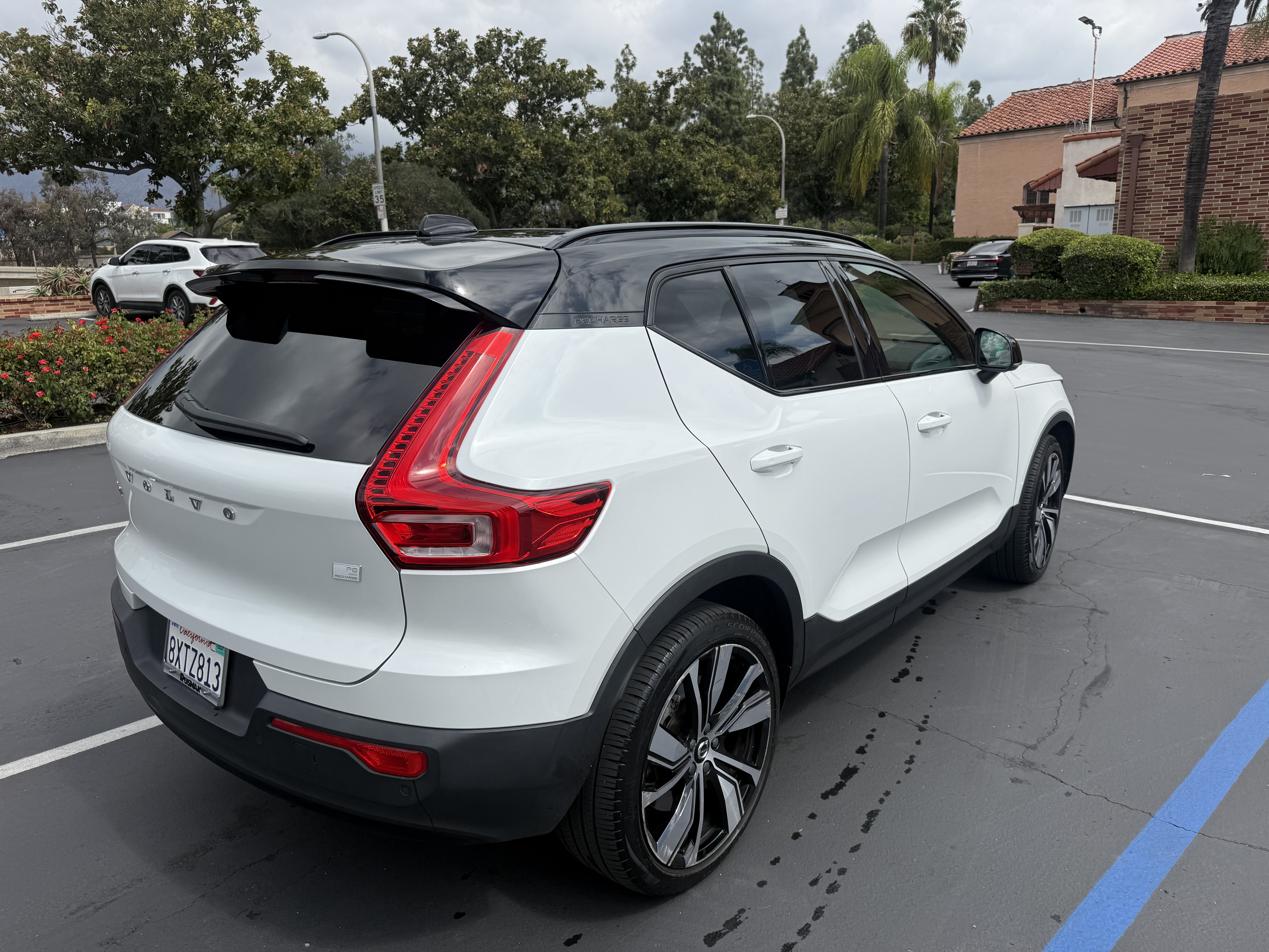 Used 2021 Volvo XC40 P8 Recharge w/ Advanced Package AWD/4WD image 5