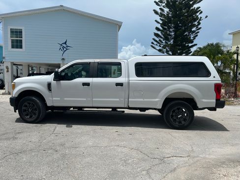Used 2017 Ford F250 XL AWD/4WD image 1