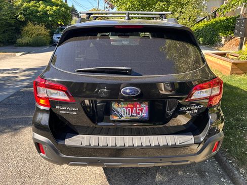 Used 2019 Subaru Outback 3.6R Touring w/ Popular Package #3A image 10