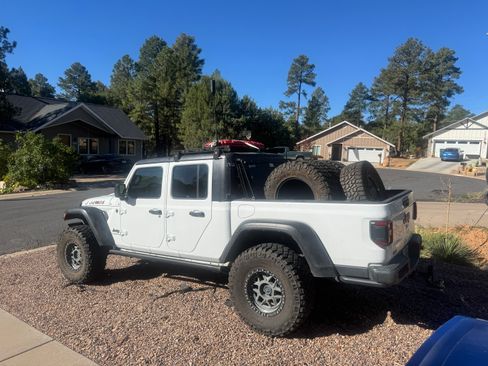 Used 2021 Jeep Gladiator Rubicon image 2