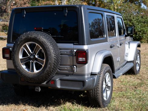 Used 2019 Jeep Wrangler Unlimited Sahara image 8