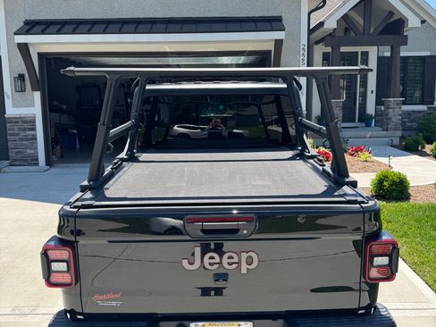 Used 2023 Jeep Gladiator Rubicon w/ LED Lighting Group AWD/4WD image 4