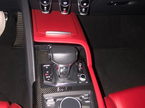 Used 2018 Audi R8 V10 plus image 4