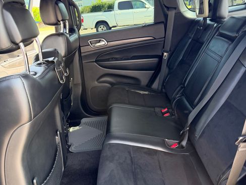 Used 2018 Jeep Grand Cherokee Altitude AWD/4WD image 19