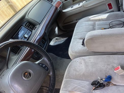 Used 2004 Mercury Grand Marquis GS image 9