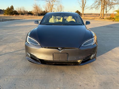 Used 2021 Tesla Model S Long Range Plus image 4