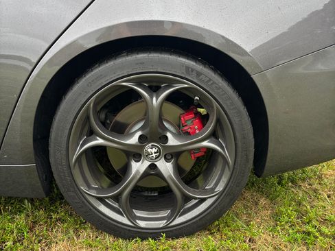 Used 2019 Alfa Romeo Giulia w/ Nero Edizione image 10