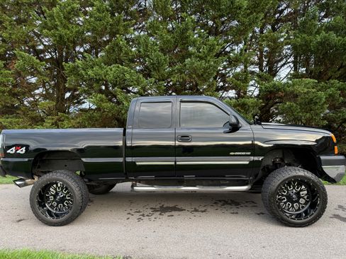 Used 2006 Chevrolet Silverado 2500 LT w/ Onstar Plus Package AWD/4WD image 1