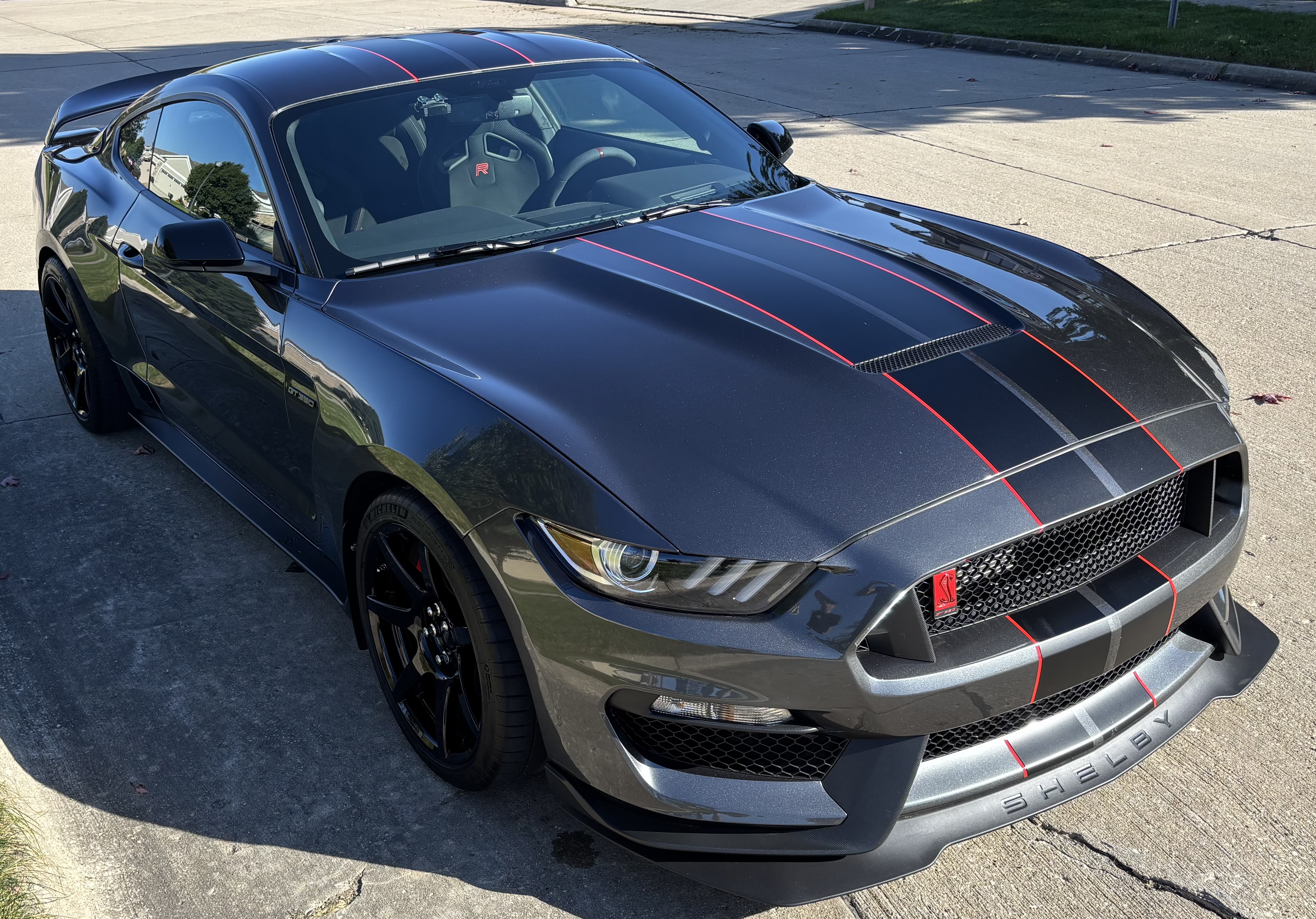 Used 2020 Ford Mustang Shelby GT350R w/ GT350R Equipment Group 920A RWD image 13