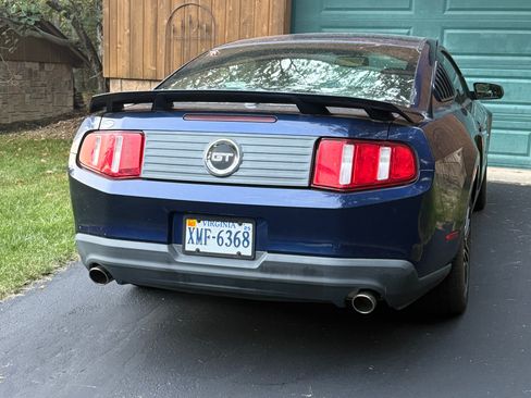 Used 2010 Ford Mustang GT Premium RWD image 5