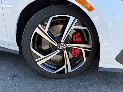Used 2024 Volkswagen GTI SE FWD image 17