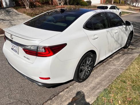 Used 2017 Lexus ES 350 w/ Luxury Package image 5