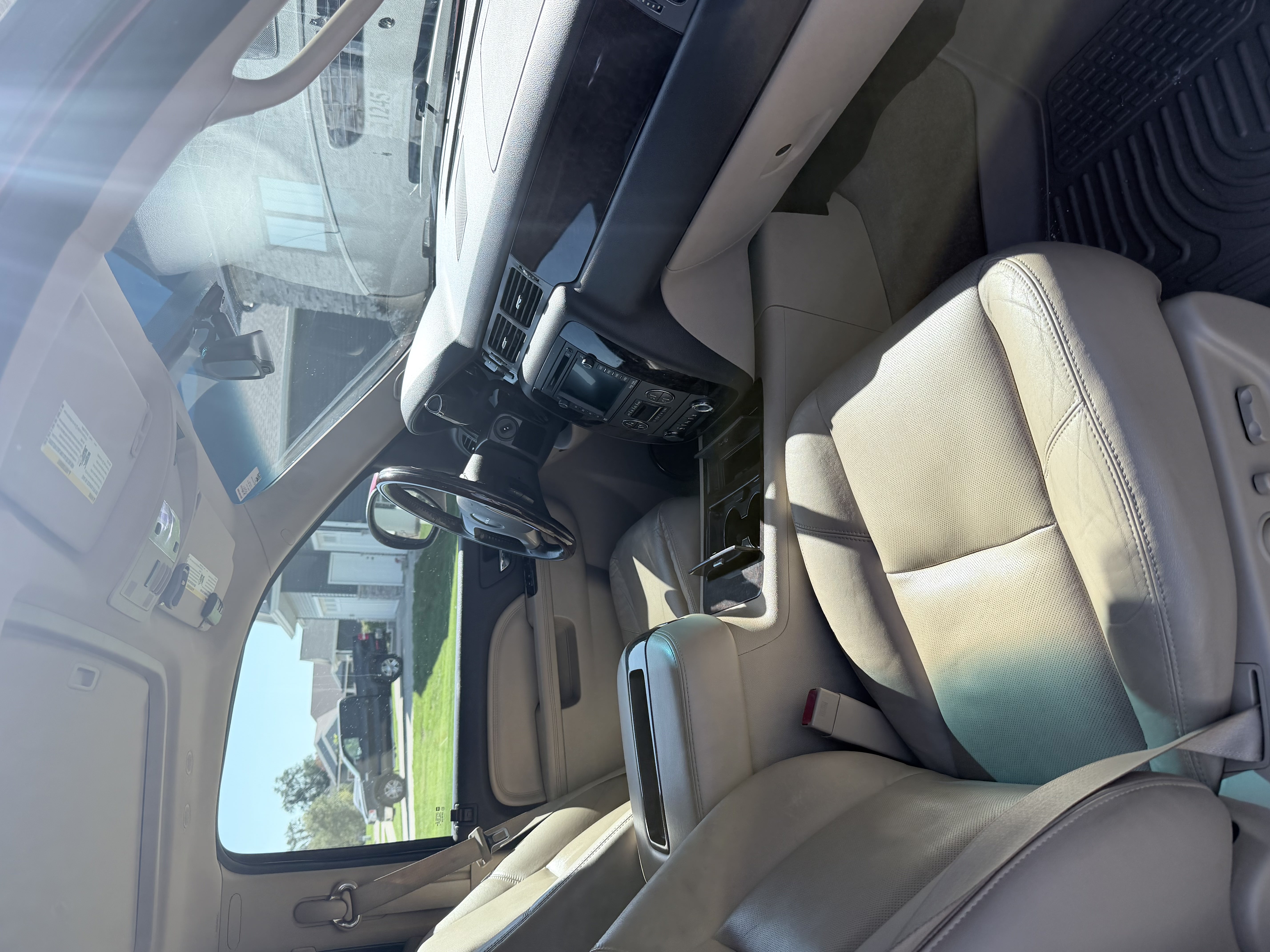 Used 2011 GMC Yukon XL Denali AWD/4WD image 11