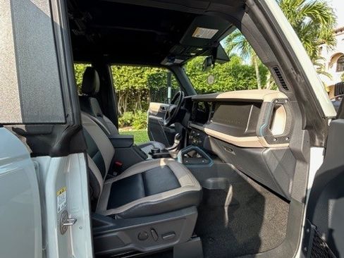 Used 2023 Ford Bronco Wildtrak image 17