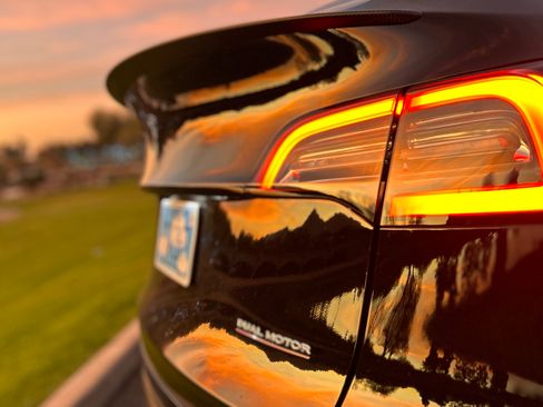 Used 2023 Tesla Model Y Performance image 12