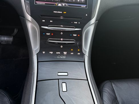 Used 2014 Lincoln MKZ Hybrid FWD image 10