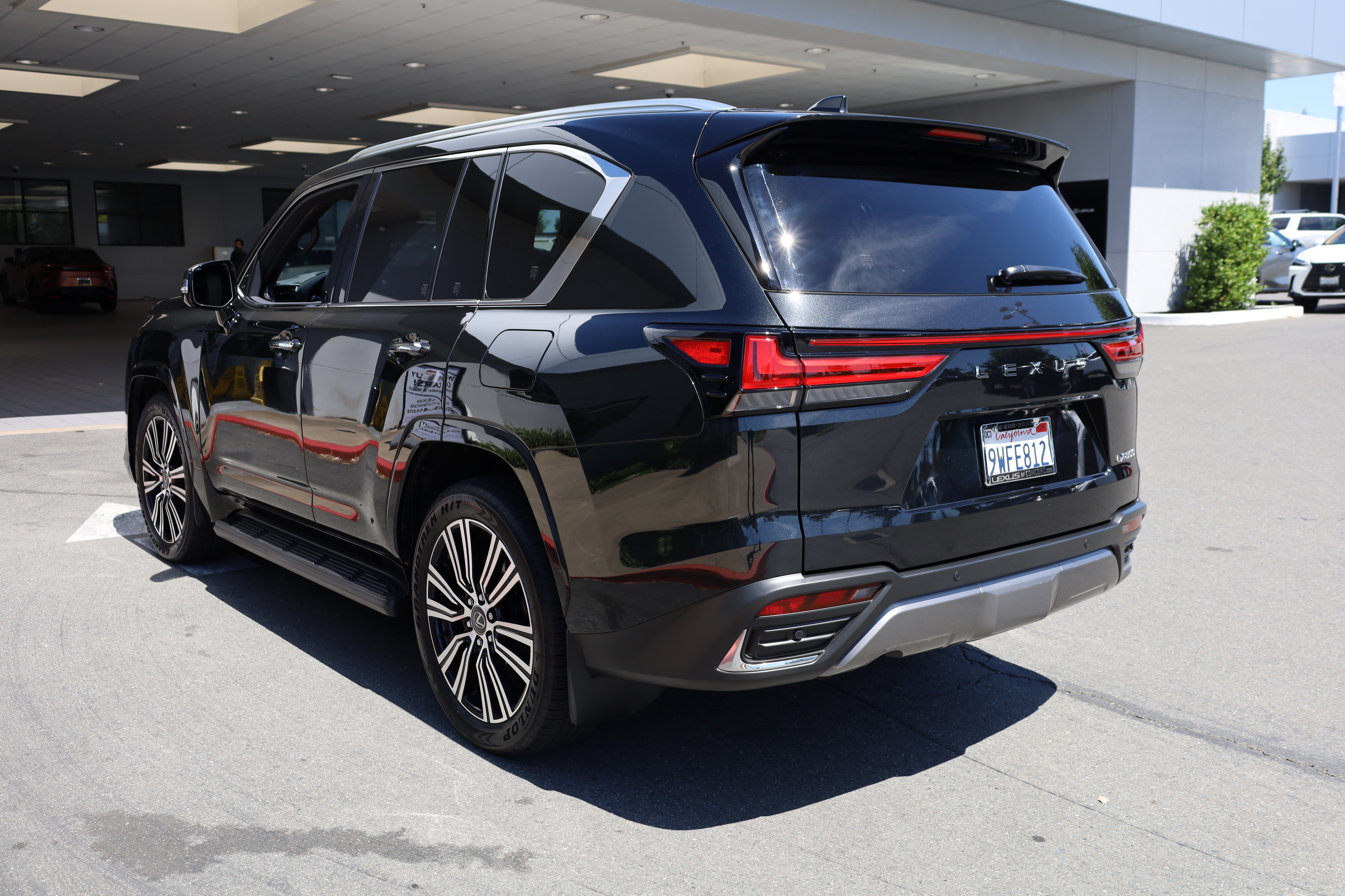 Used 2025 Lexus LX 600 4WD w/ Accessory Package (Z1) image 5
