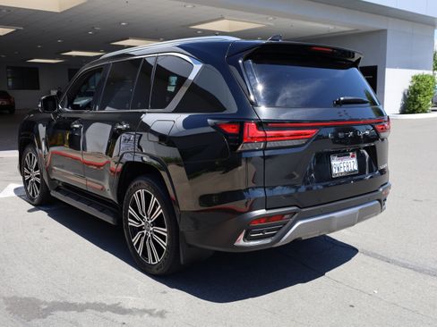 Used 2025 Lexus LX 600 4WD w/ Accessory Package (Z1) image 5
