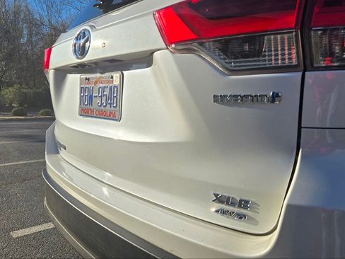 Used 2018 Toyota Highlander XLE image 6