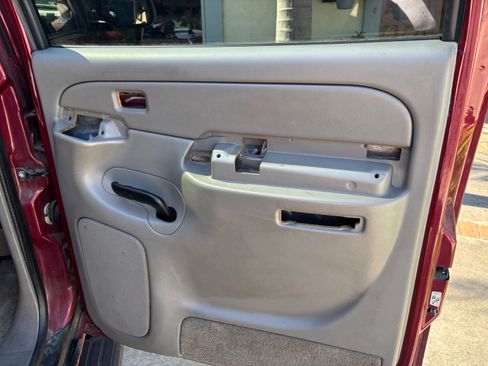 Used 2004 Chevrolet Suburban LS image 15