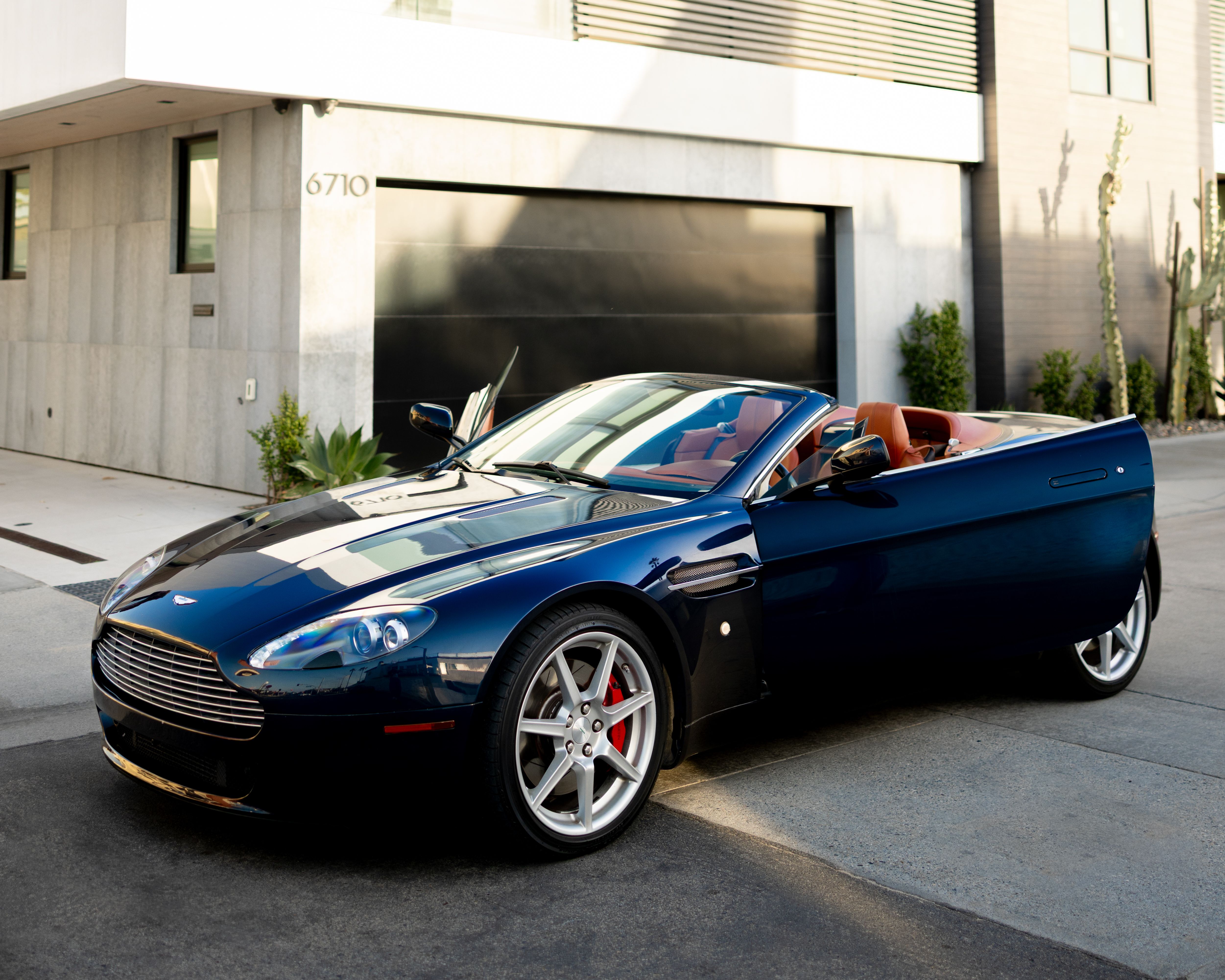 Used 2007 Aston Martin V8 Vantage Roadster RWD image 1