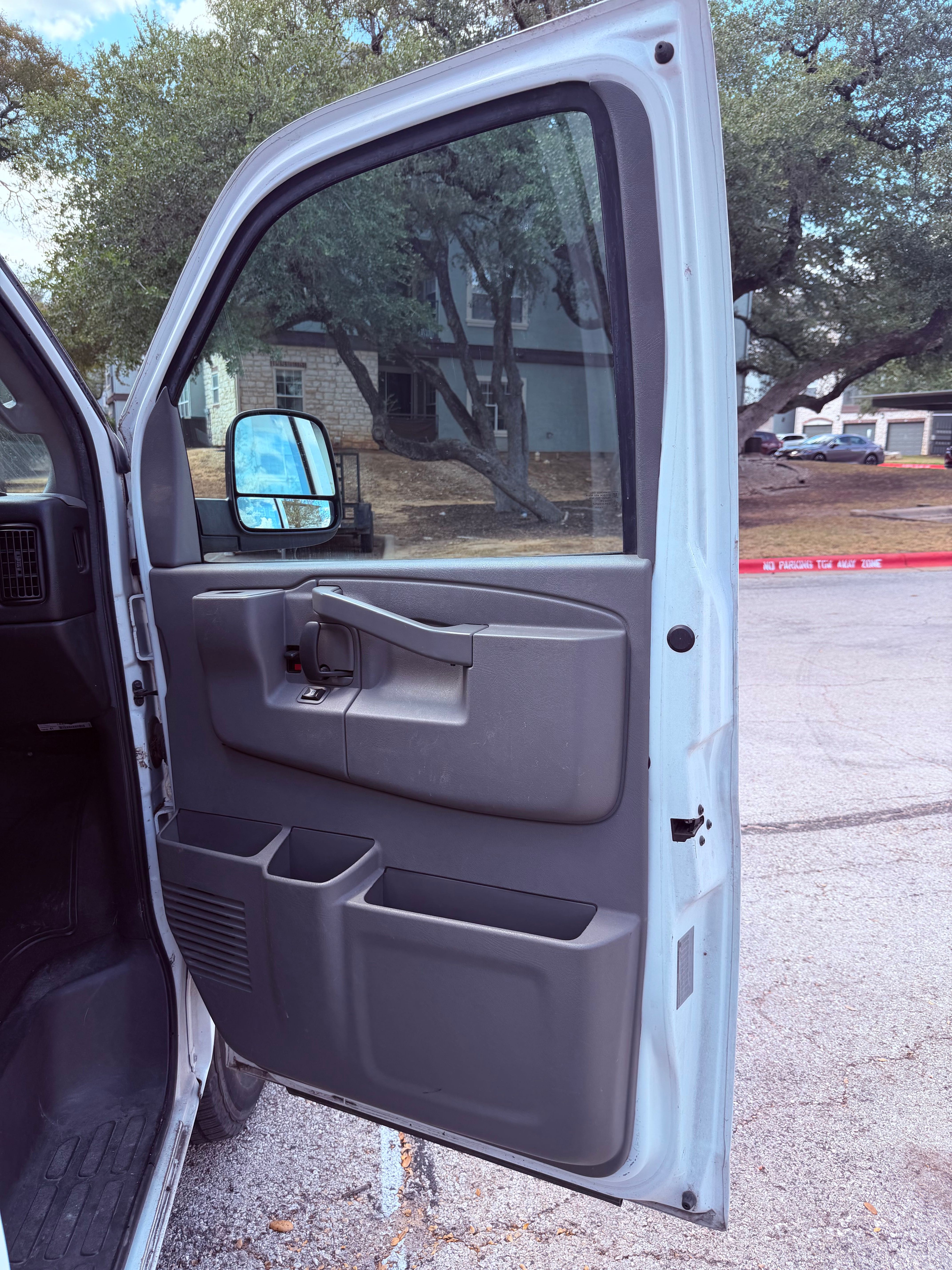 Used 2016 Chevrolet Express 3500 LT w/ LT Preferred Equipment Group RWD image 16