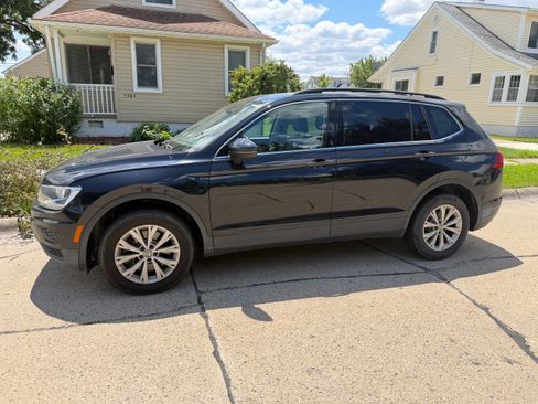 Used 2019 Volkswagen Tiguan SE w/ Panoramic Sunroof Package FWD image 1