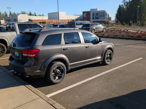 Used 2016 Dodge Journey SE image 2