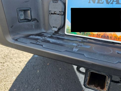 Used 2022 Nissan Frontier SV image 9