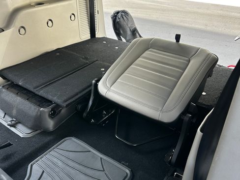 Used 2022 Ford Transit Connect XLT w/ XLT Premium Package image 11