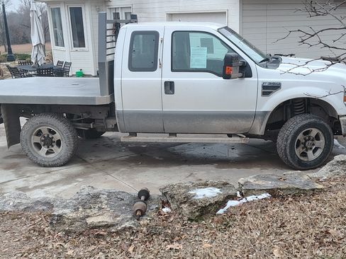 Used 2008 Ford F350 XLT image 2
