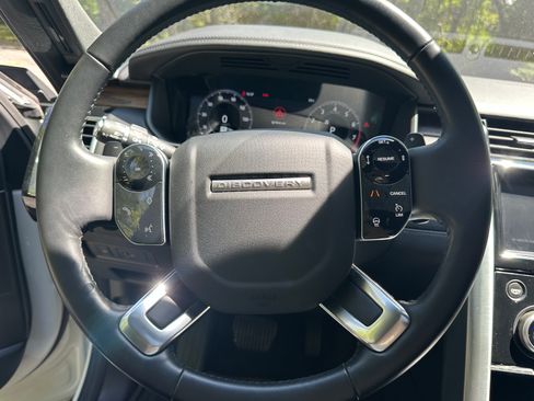 Used 2020 Land Rover Discovery HSE Luxury image 10