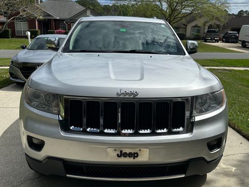 Used 2011 Jeep Grand Cherokee Limited image 4