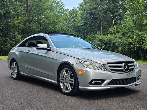 Used 2010 Mercedes-Benz E 550 Coupe image 2