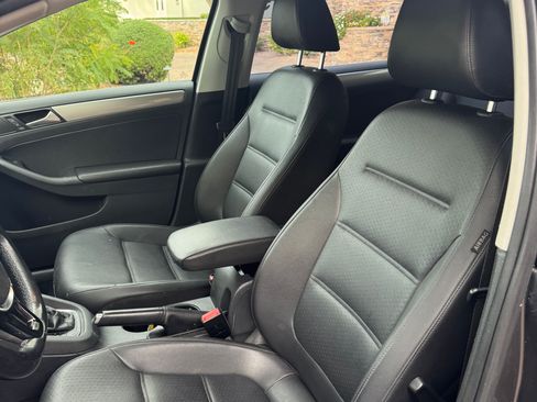 Used 2017 Volkswagen Jetta SE image 12