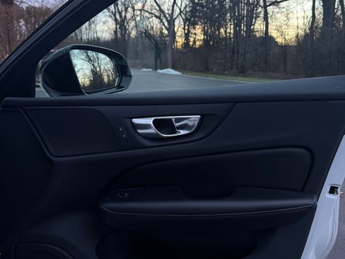 Used 2021 Volvo S60 T5 Momentum w/ Premium Package image 18