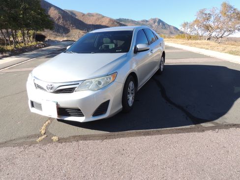 Used 2013 Toyota Camry LE image 10