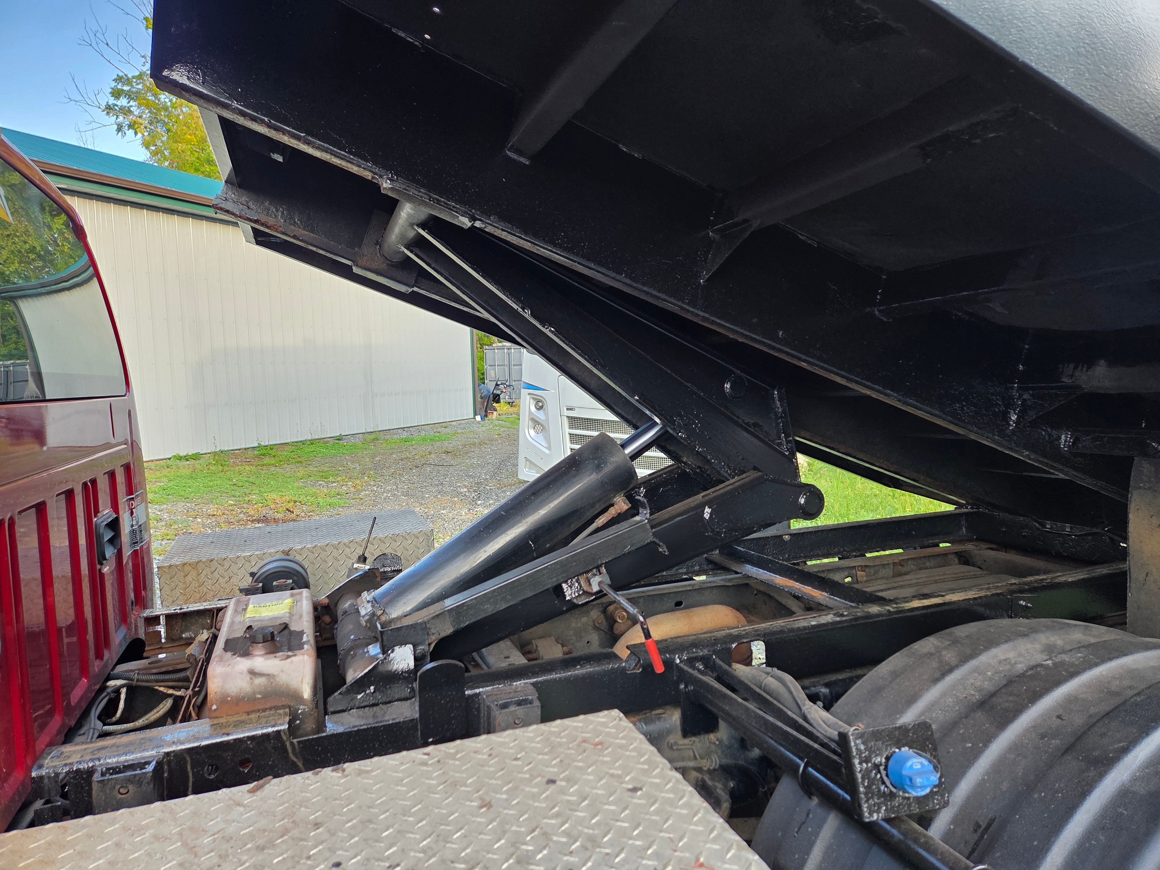 Used 2013 Ford F550 4x4 Regular Cab Super Duty w/ Payload Upgrade Pkg image 5