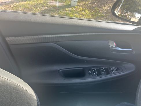 Used 2019 Hyundai Santa Fe SE image 10