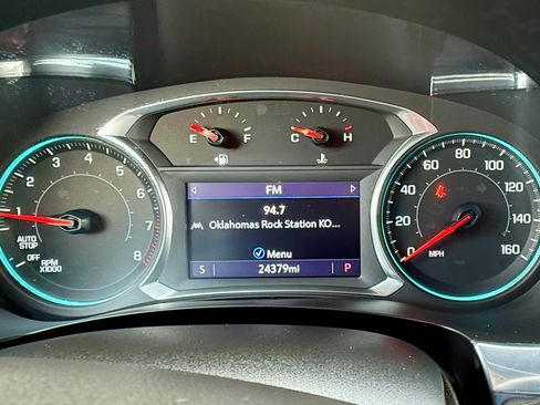 Used 2022 Chevrolet Traverse LT w/ LT Premium Package image 16