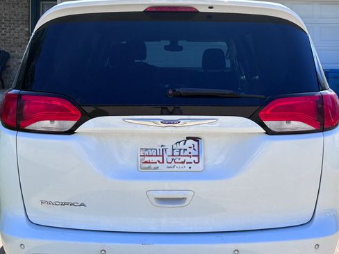 Used 2017 Chrysler Pacifica LX FWD image 5