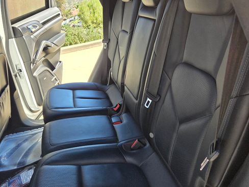 Used 2014 Porsche Cayenne image 17