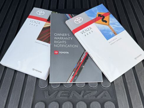 Used 2023 Toyota Venza Limited image 26